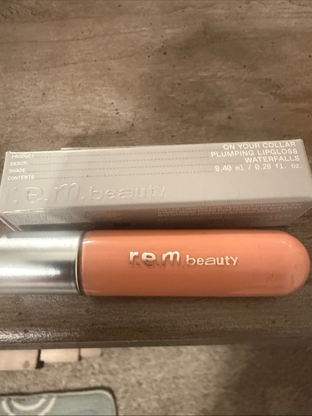 r.e.m. beauty On Your Collar Plumping Lipgloss - Waterfalls (Light Pink) - Picture 4 of 5